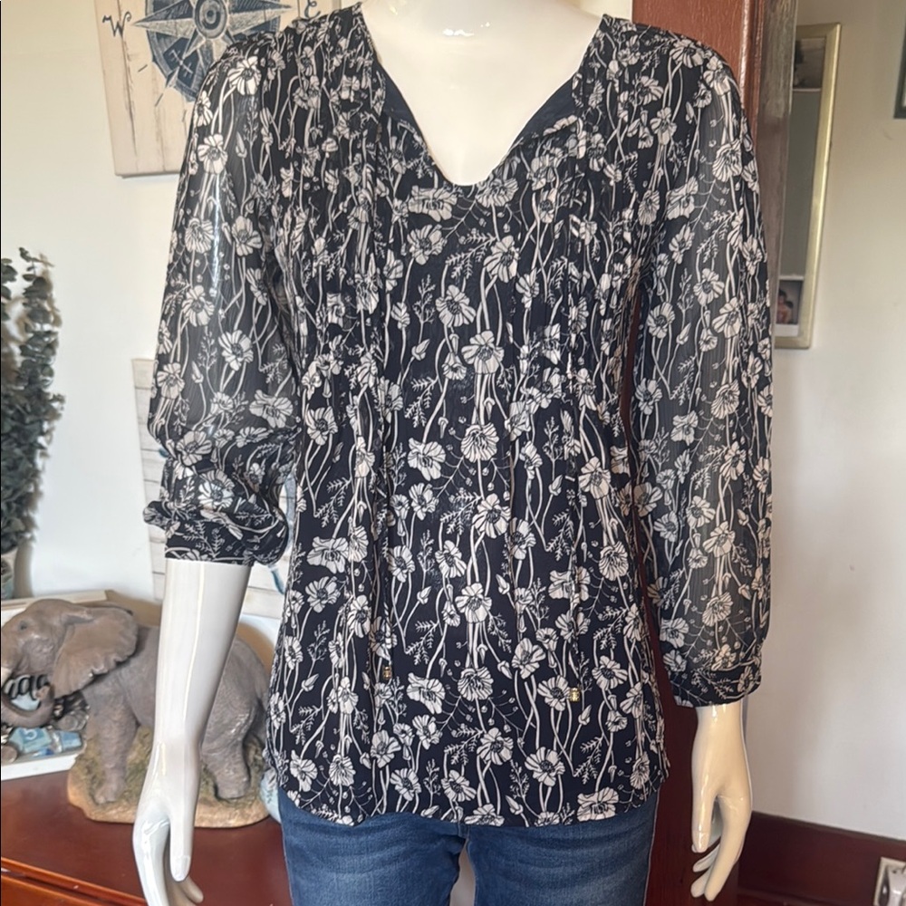 NWT Tommy Hilfiger size XS Floral Black and White Women's Top